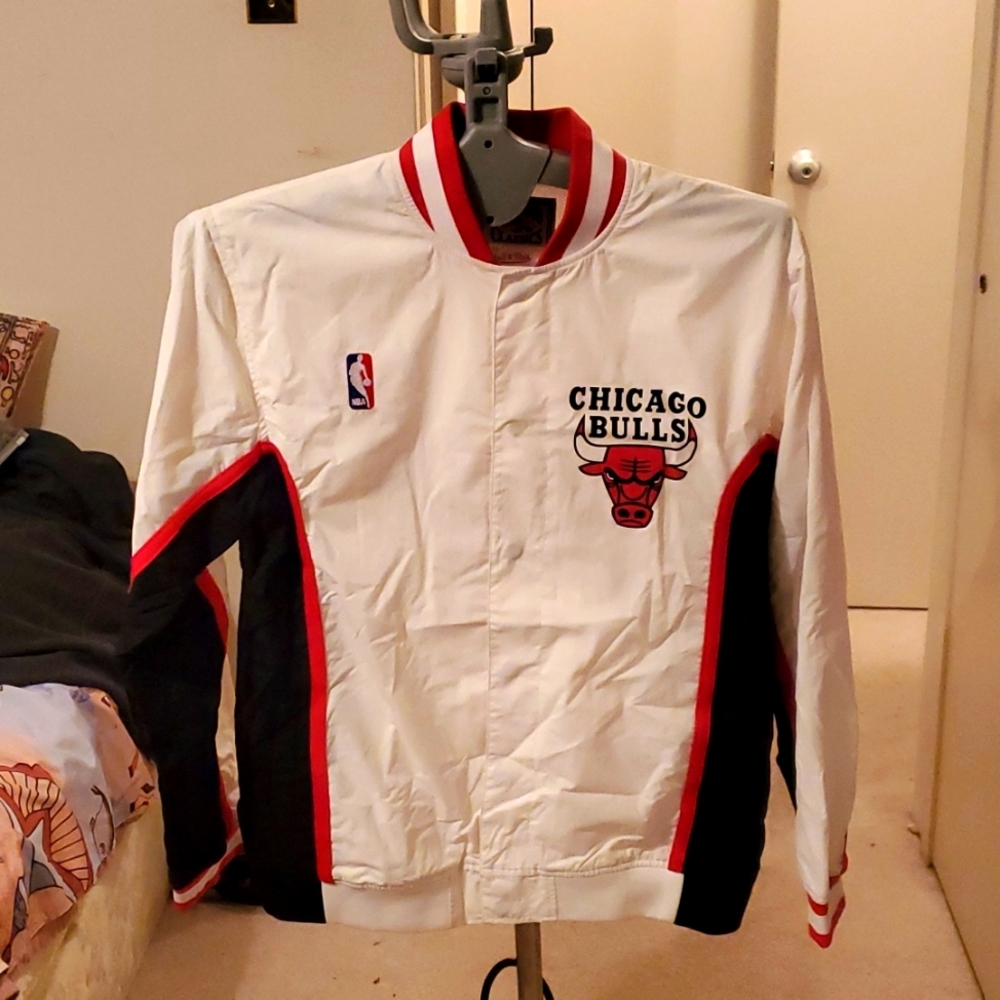 Dead stock bulls warmup jacket!